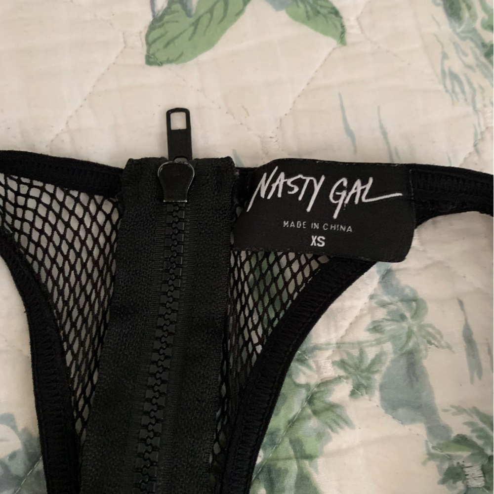 Nasty Gal Net Your Gal Mesh Fishnet Thong Bodysuit XS Black Racerback Zip - Picture 6 of 10
